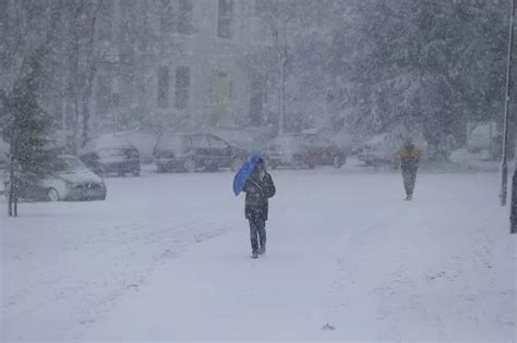 belfast weather  week hit   warnings  rain  wind