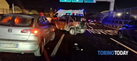 Incidente In Tangenziale A Rivoli Scontro Fra Due Auto Code E