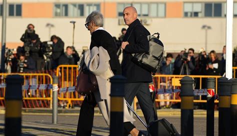 Rubiales condannato per il bacio a Hermoso pagherà una multa LaPresse