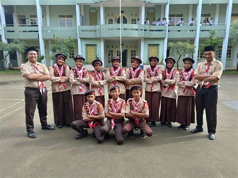 Penyematan Tanda Pramuka Garuda Penggalang Mts Darul Ulum