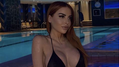 Marialuisa Jacobelli Il Bikini Toglie Il Fiato Ai Fan Forme Da