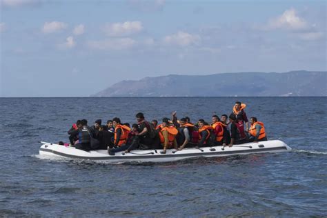 Yeşil Burun Adaları açıklarında göçmen teknesi alabora oldu 63 kişi