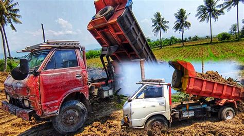 Mobil Tongkang Dump Truk Muatan Ful Bak Tanah Timbunan Jomplang Amblas