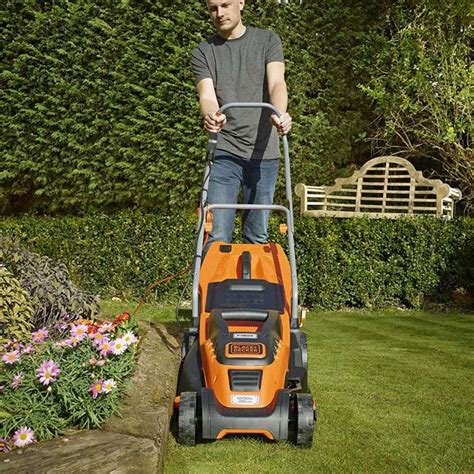 Shaya Azar Black Decker EMAX38I GB 38cm 1600W Lawn Mower