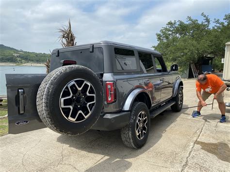 Ford Bronco Vs Toyota Runner Compare Suvs