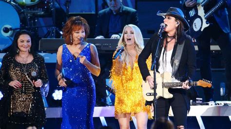 Biggest Female Artists In Country Music Open 2019 Cma Awards With