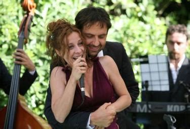 Tutti Pazzi Per Amore Video Il Bacio Di Raul E Cristina Davvero