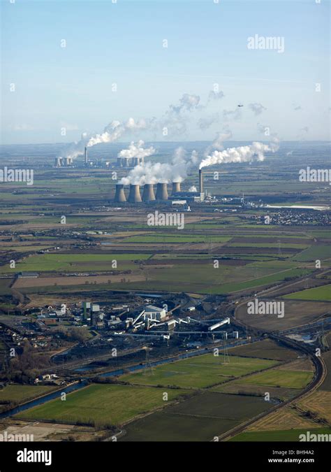 Kraftwerke Im Vordergrund Fotos Und Bildmaterial In Hoher Aufl Sung