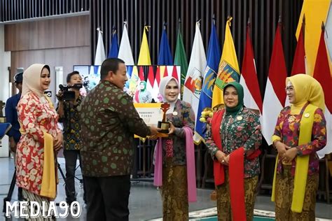 Rekognisi Luar Biasa Prestasi Gemilang Ketua Tim Penggerak Pkk Lampung