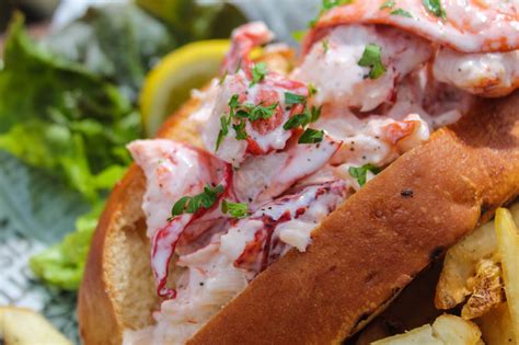 12 Places To Eat Lobster Rolls On Marthas Vineyard Cape Cod And The