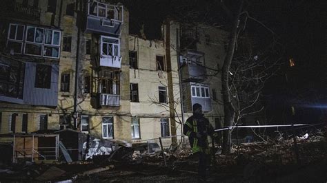 Krieg In Der Ukraine Acht Feuerwehrleute Verletzt Nach Russischem