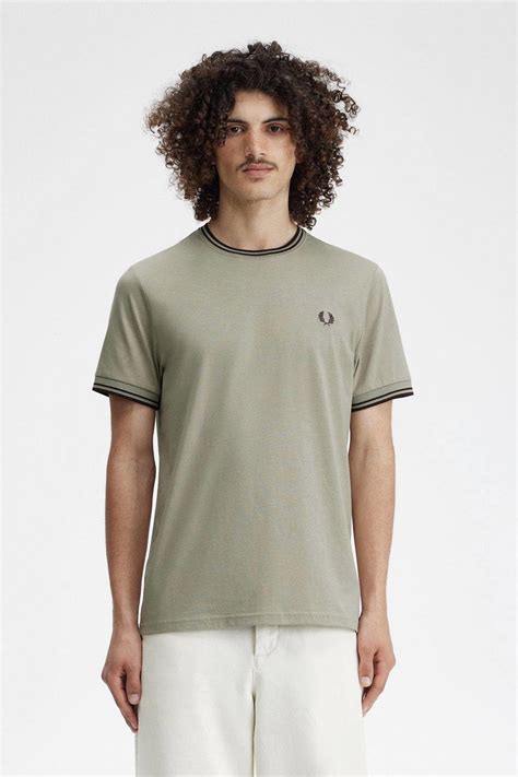 Fred Perry T Shirt Twin Tipped Met Logo Warm Grey Brick Wehkamp