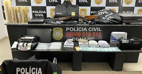 Casal é Preso Em Flagrante Com Uniformes Da Polícia Civil Durante