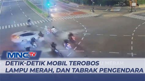 Akibat Terobos Lampu Merah Minibus Melaju Kencang Dan Tabrak