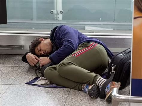 Turisti Inglesi Bloccati Negli Aeroporti 4 Dago Fotogallery