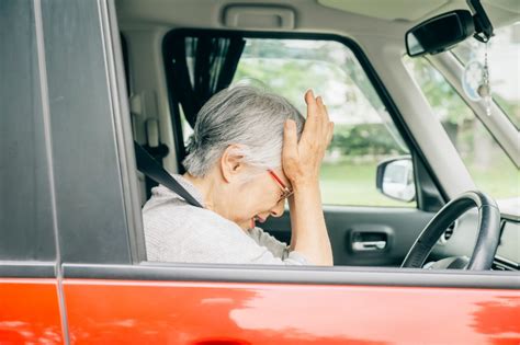 高齢者は免許を返納すべきなのか？免許返納のメリットとデメリットを解説｜旧車王ヒストリア