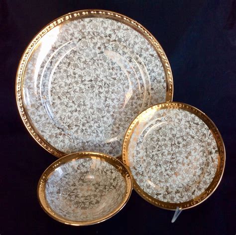 2 Vintage 22 K Gold Plates Homer Laughlin Eggshell Georgian Karol China Floral Vintage