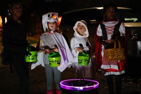 See Beggars' Night trick-or-treating, kids' costumes in Des Moines