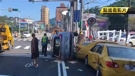 驚險畫面曝光！廂型車失控連環撞 路人、騎士全受傷｜東森新聞：新聞在哪 東森就在哪裡