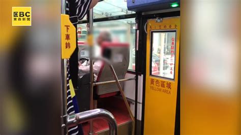 乘客低血糖吃東西遭阿伯飆罵！ 司機霸氣請他下車：我不載你｜東森新聞：新聞在哪 東森就在哪裡