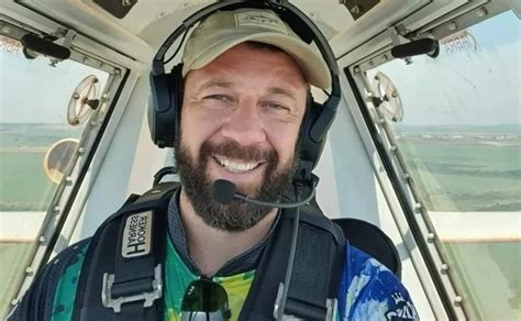 Piloto morre em queda de avião agrícola em fazenda