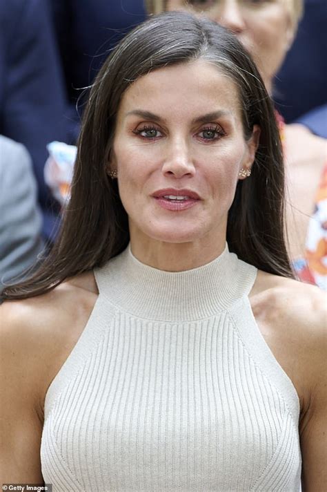 Queen Letizia Of Spain Stuns In All Nude Daily Mail Online