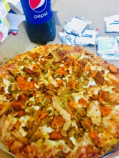 Chicken Dominator Pizza With Extra Cheese And Double Pepper Barbecue