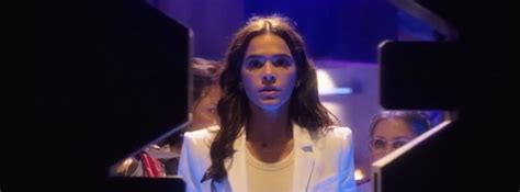 Triibo Besouro Azul Quem Jenny Personagem De Bruna Marquezine No