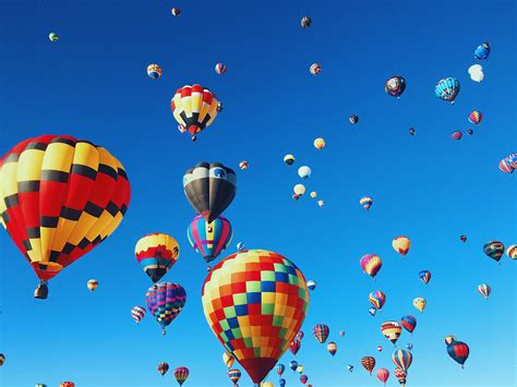 Colorful Hot Air Balloon Wallpaper