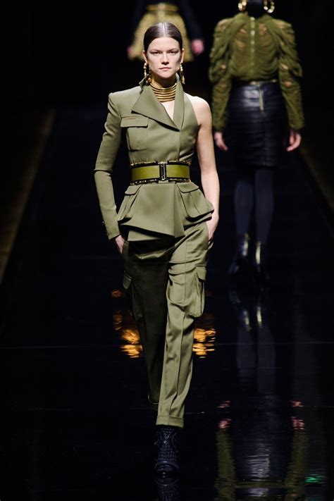 Défilé Balmain Automne Hiver 2014 2015 Prêt à Porter Military