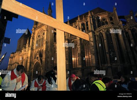 Procession. Stations of the Cross. Good Friday Stock Photo - Alamy