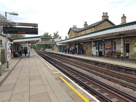 Woodside Park Underground Station © Stuart Keenan Cc By Sa20