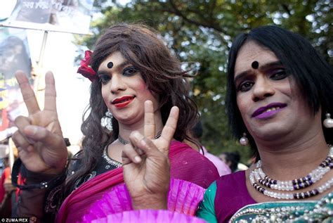 Transgender Bangladeshis Known As Hijras Hold Dhakas First Ever Pride Parade Daily Mail Online