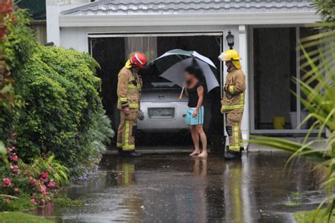 Sunlive Video Roads Flood As Thunderstorm Hits The Bay S News First