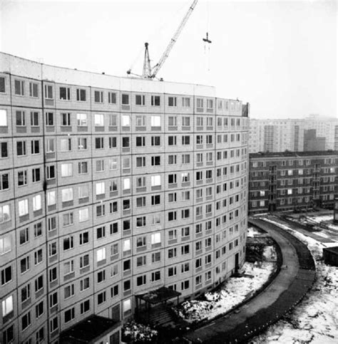 Baustelle zum Neubau von Plattenbau Wohnungen an der Friedenstraße in