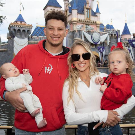 Patrick Mahomes Wife Brittany Exposes Bare Chest In Sizzling Swimsuit