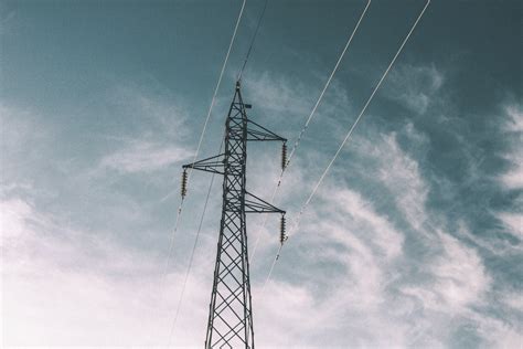 Kostenlose foto Wind Linie Turm Mast Elektrizität blauer Himmel