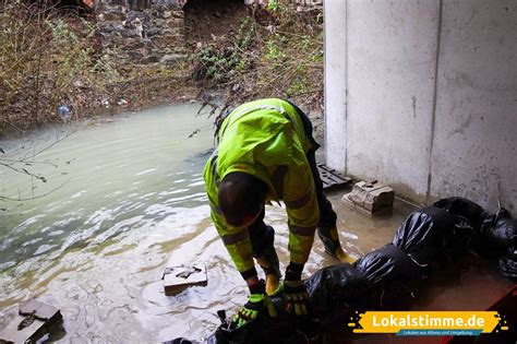 Hochwasser In Der Unterf Hrung Am Bahnhof Altena Feuerwehr Kommt Zum