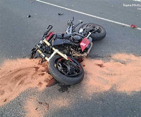 Tragedia W Ustroniu Zgin Letni Motocyklista Kobieta Nie