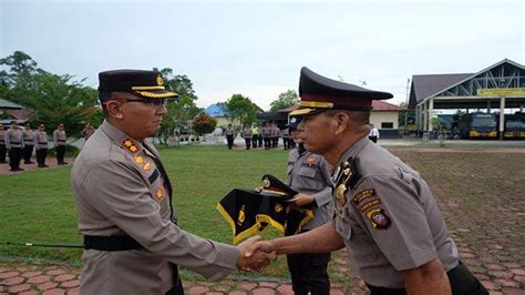 Kapolres Sambas Pimpin Upacara Kenaikan Pangkat Pengabdian Kompol