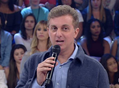 Luciano Huck Entra Ao Vivo Para O Pa S E Ex E Globo Em Esc Ndalo