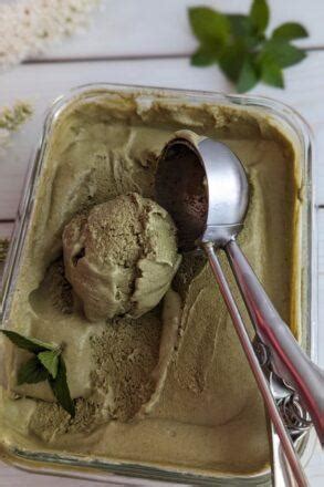 Mint ice cream with fresh mint – 4 ingredient recipe