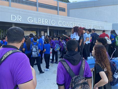 Estudiantes en protesta por ola de calor