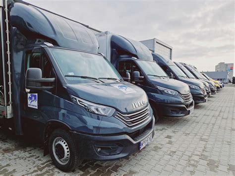 Wynajem busów Iveco Daily Plandeka Firanka Międzynarodówka LEGNICA