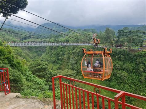 Naik Gondola Menyeberangi Jurang Sedalam Meter Di Girpasang Tempat