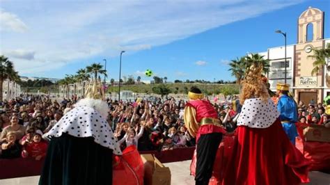 La Cabalgata De Reyes Magos De Estepona Repartir Kilos De