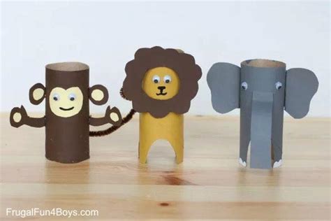 Animais feitos rolos de papel higiênico