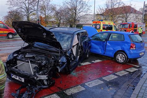 Schwerer Unfall in Dresden Löbtau Krankenwagen mit Patient involviert