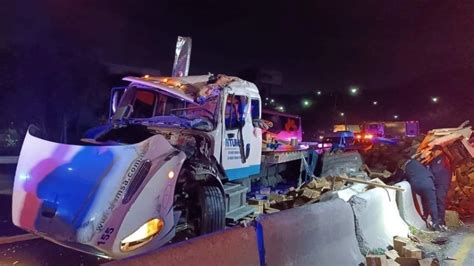 La Jornada Vuelca tráiler con cargamento de helados en Tlanepantla