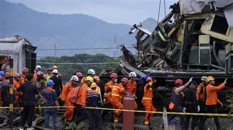 Quatre morts et des dizaines de blessés après une collision ferroviaire